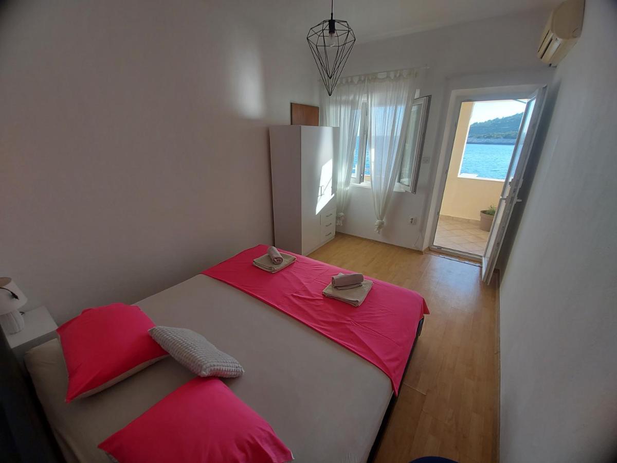 Apartment Vedran Seafront